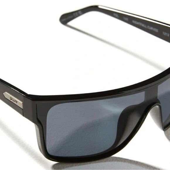 New Quay Australia Nightfall Curve Polarized Black Frame Large Sunglasses Unisex main image 4
